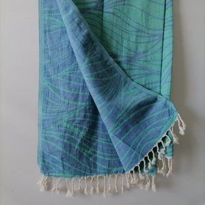 NWT Nova Blue Unisex Blue Leaf Pattern Turkish Shawl Size 35 in X 68 in